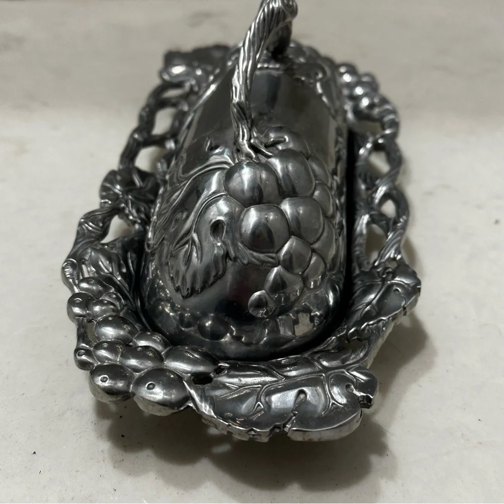 Vintage Arthur Court Grape Vine Covered Butter Dish 2001 - Picture 2 of 9